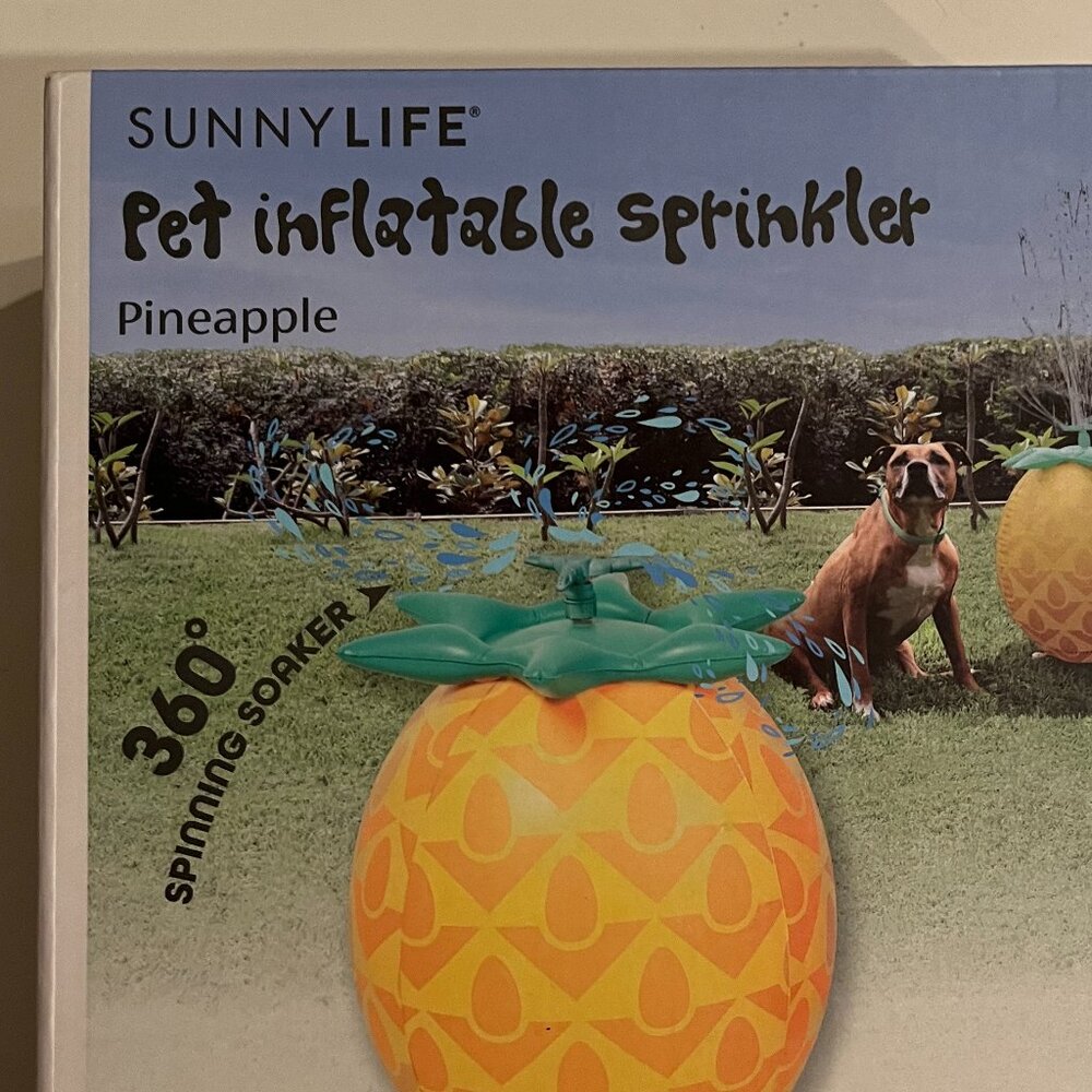 PET Pineapple Inflatable Pet Sprinkler 360 Degree Spinning So Sprinkler (NEW)